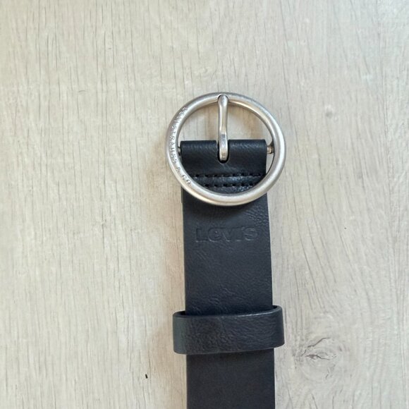 Levi's Synthetic Leather Classic Black Belt 2X EXCELLENT CONDITION - Picture 1 of 6